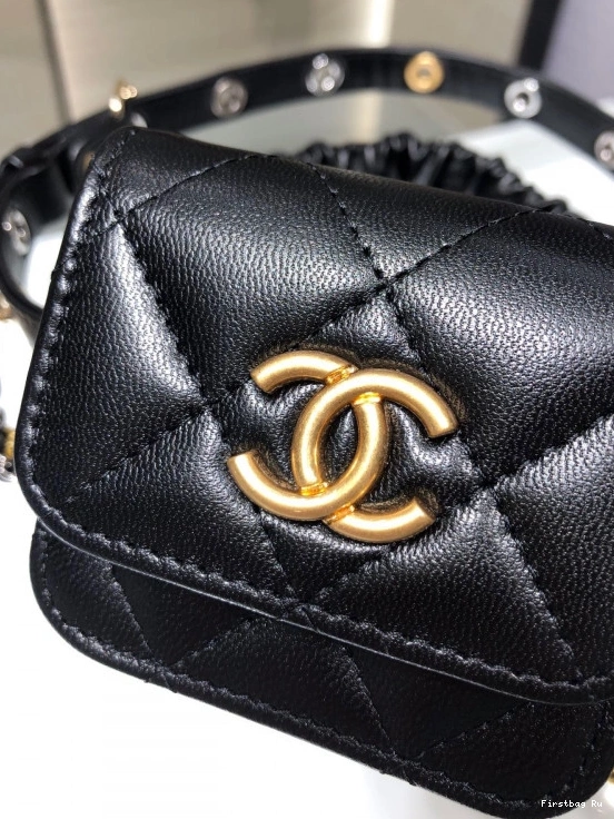First Bag Ru CHANEL AIRPODS CASE 0731